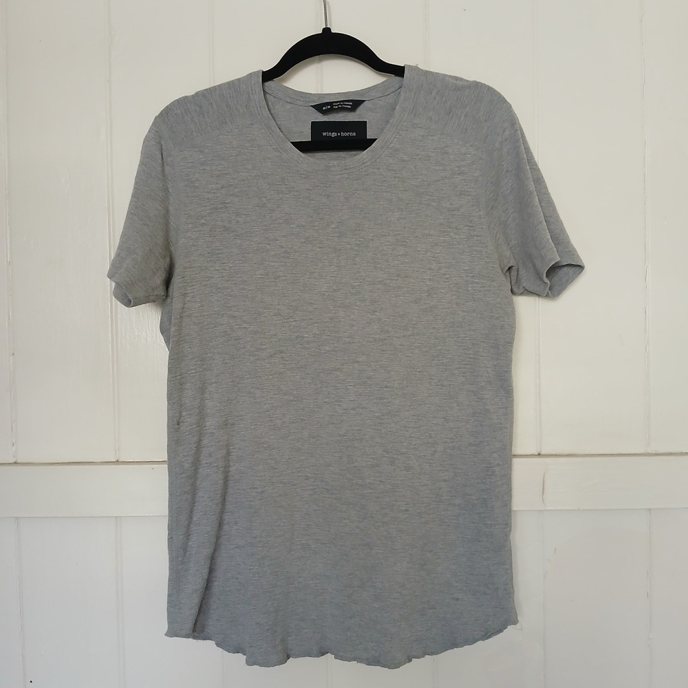Wings + Horns T-Shirt Gray Short Sleeve Crew Neck Men's Medium Curved Hem Canada